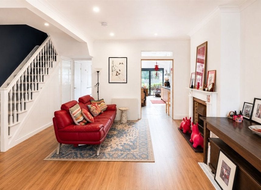 House Henslowe Road in Greater London