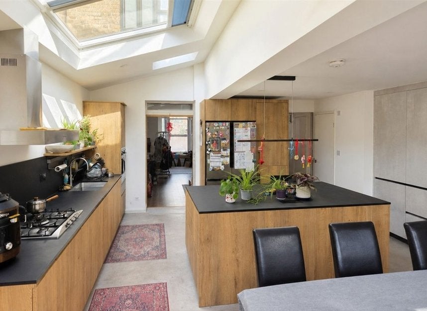 House Henslowe Road in Greater London