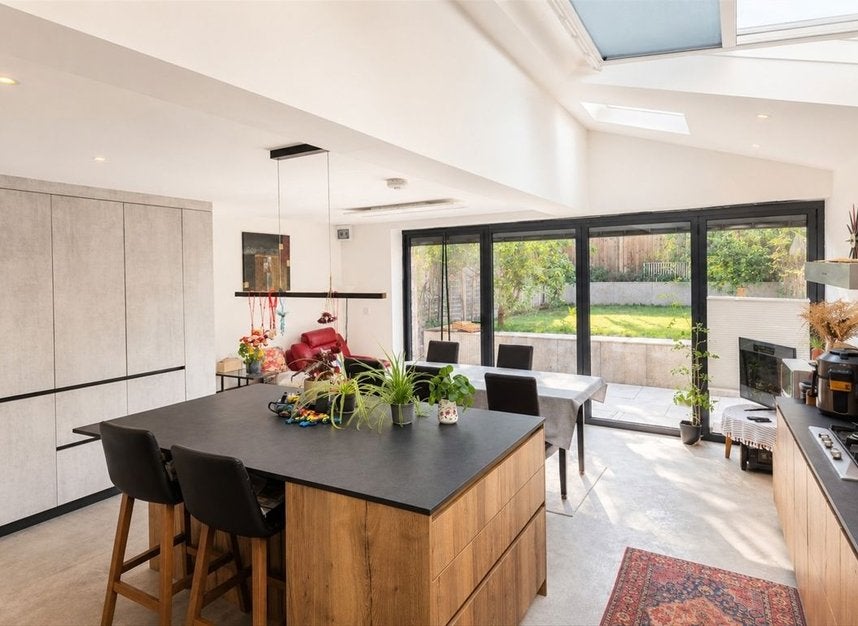 House Henslowe Road in Greater London