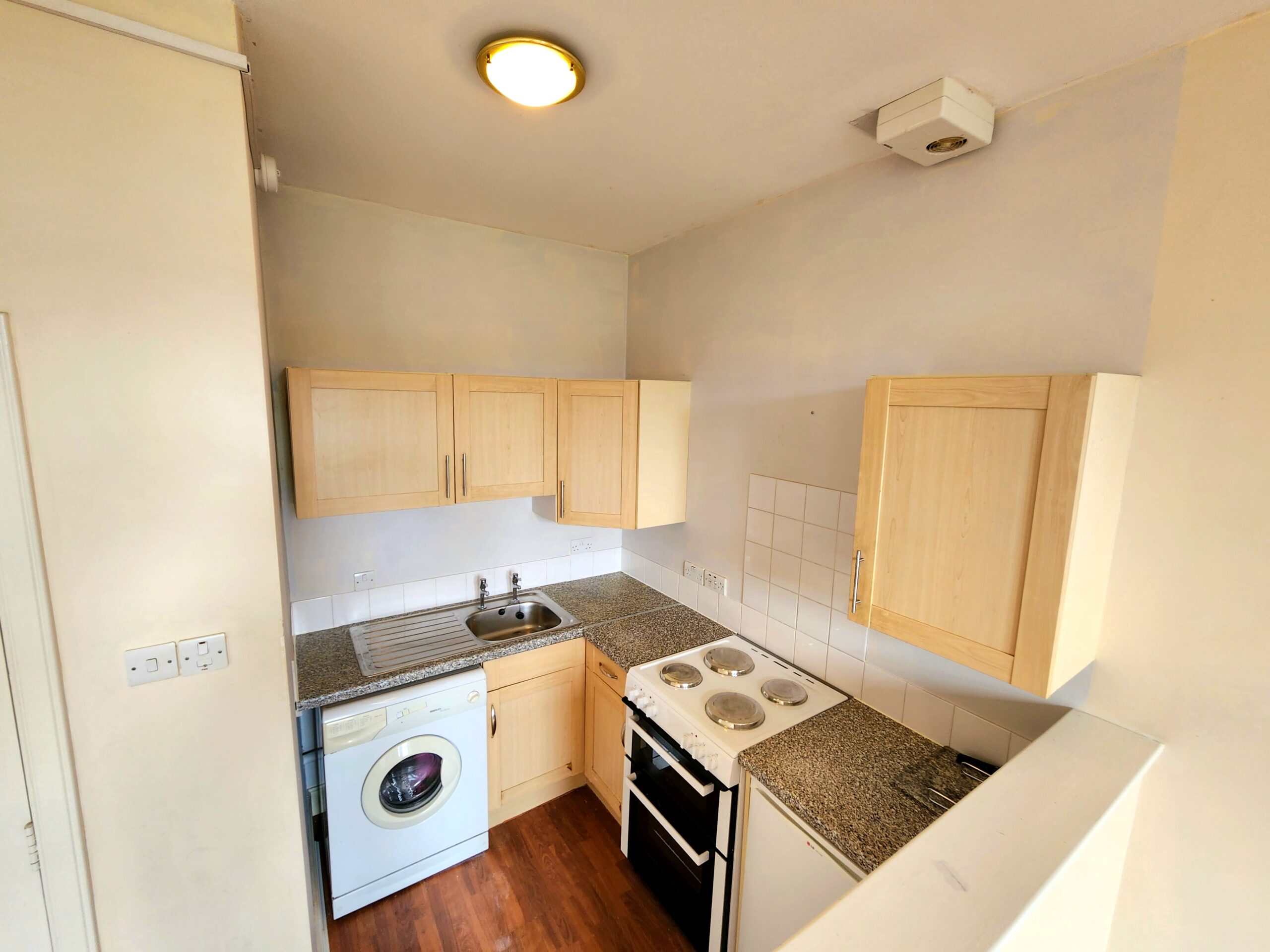 Flat Holmlea Road in Glasgow