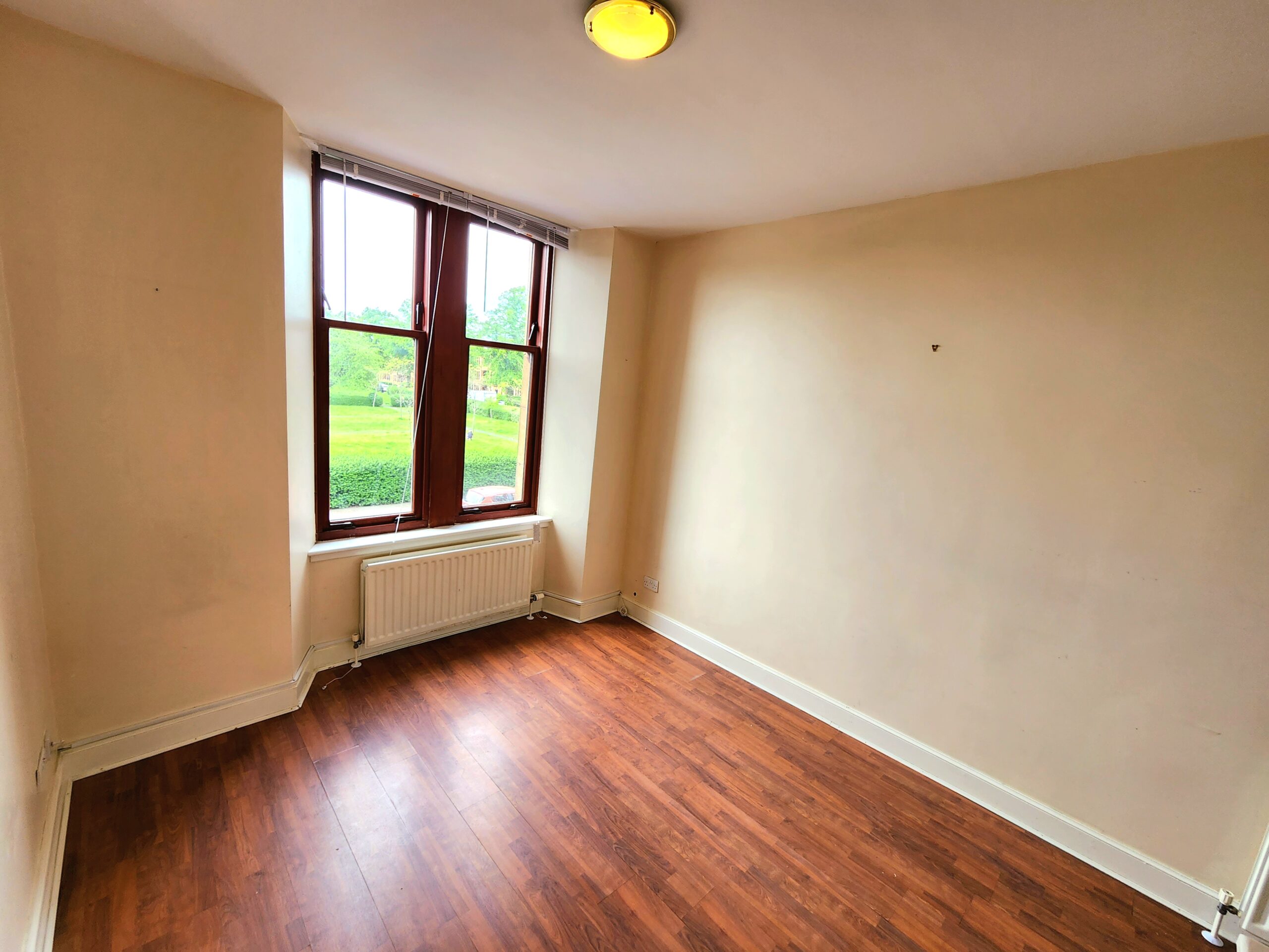 Flat Holmlea Road in Glasgow