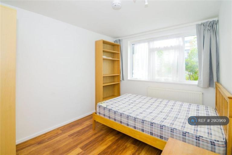 Flat Wessex Close in Greater London