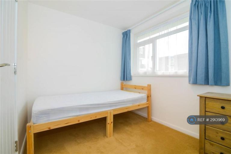 Flat Wessex Close in Greater London