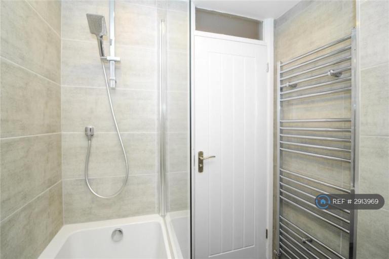 Flat Wessex Close in Greater London