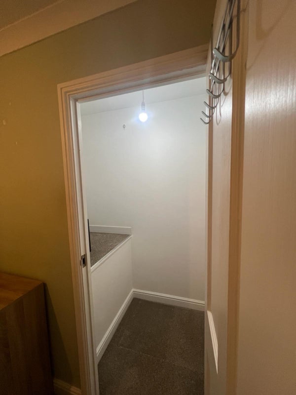 Room Winstone Close in Redditch