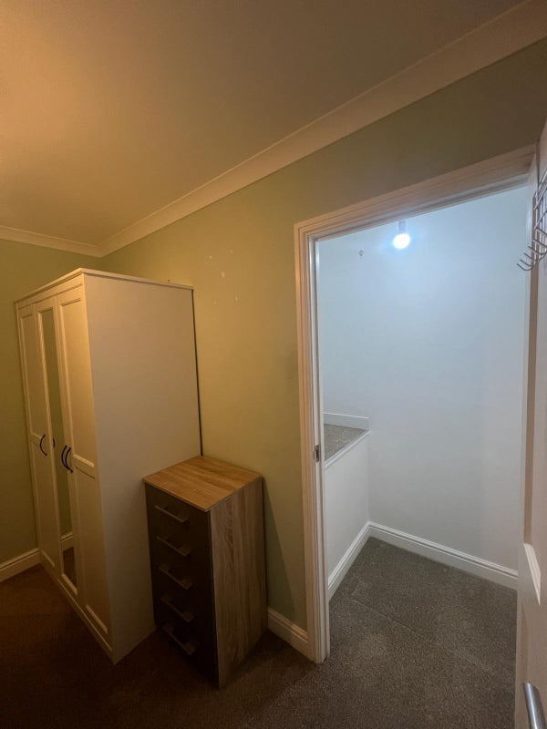 Room Winstone Close in Redditch