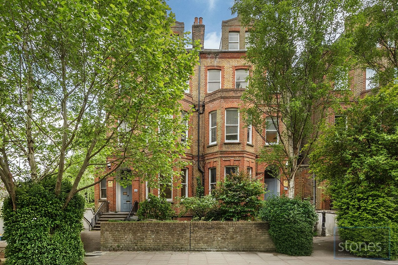 Flat Fellows Road in Greater London