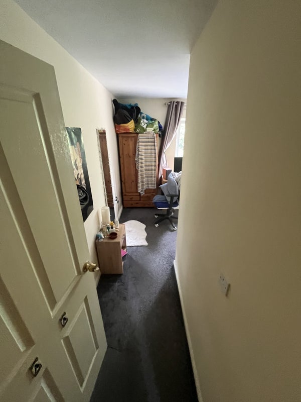Room Lauderdale Crescent in Manchester