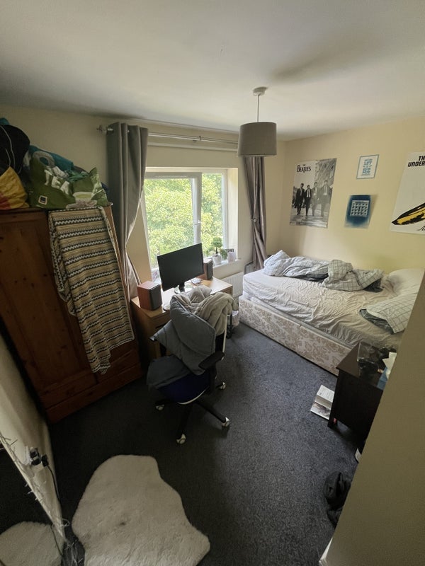 Room Lauderdale Crescent in Manchester
