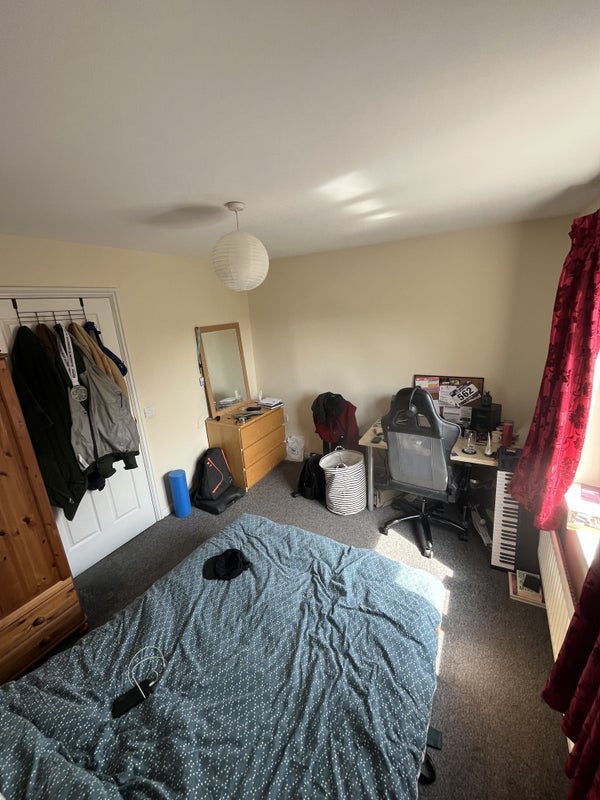Room Lauderdale Crescent in Manchester