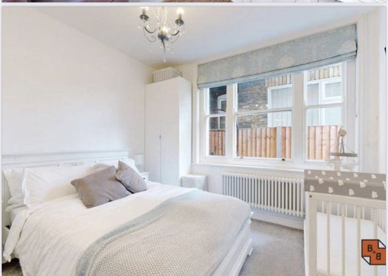 Room Park Lane in Greater London