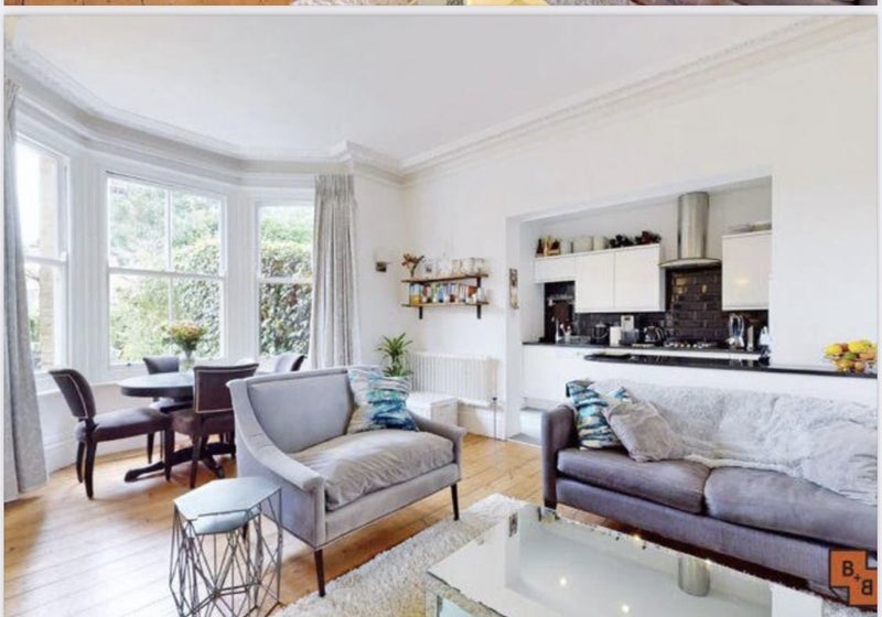 Room Park Lane in Greater London