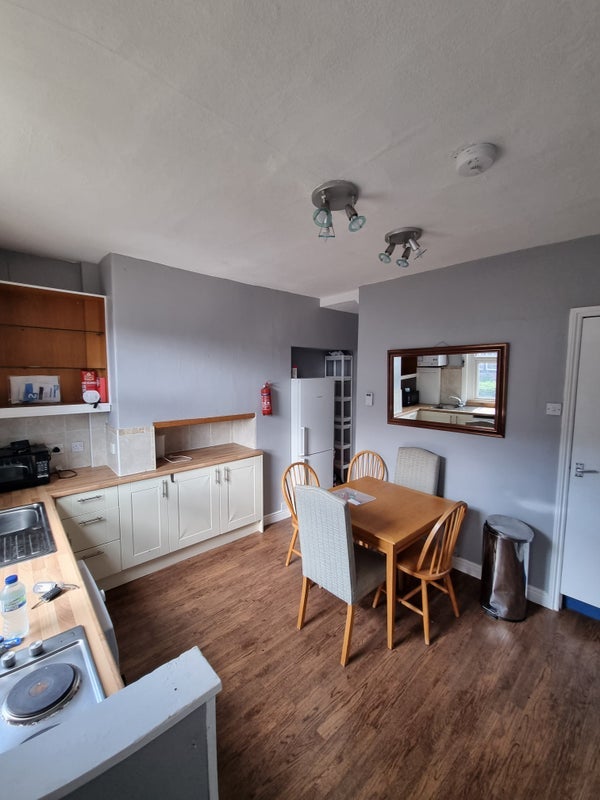 Flat Grimthorpe Terrace in Leeds