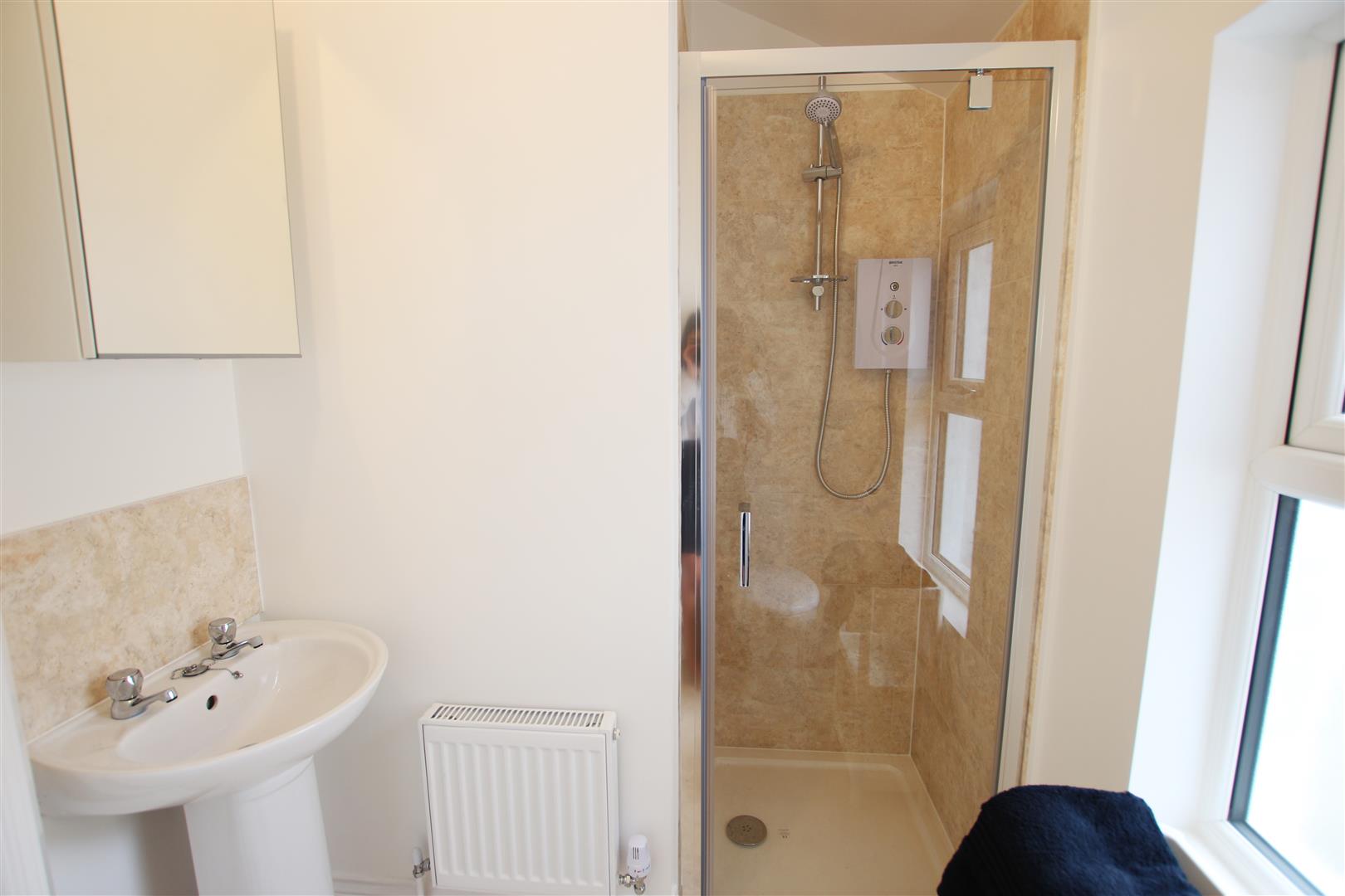 Room Lutterworth Road in Northampton