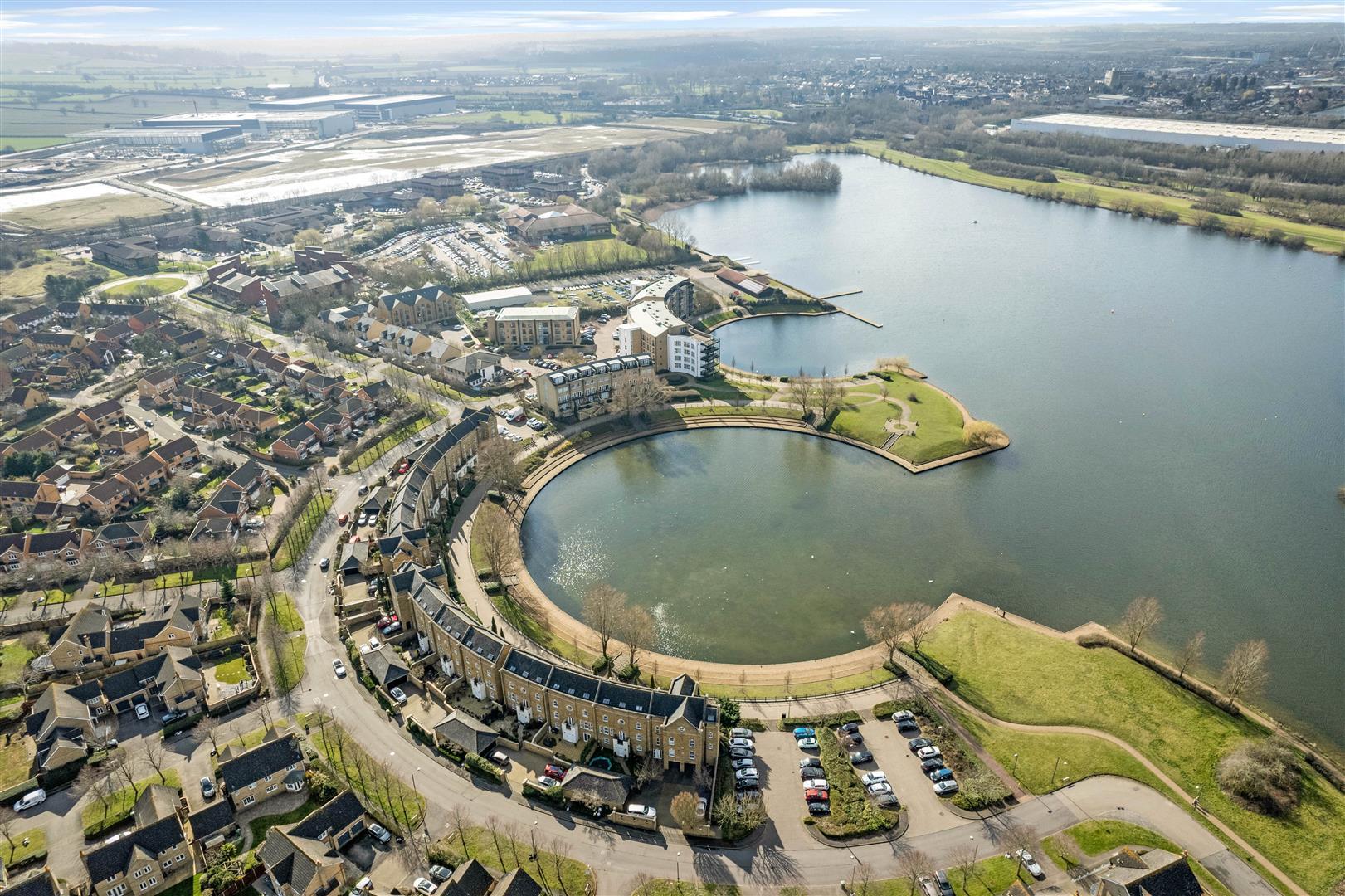 Flat Caldecotte Lake Drive in Milton Keynes