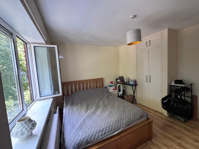 Room Queensbridge Road in Greater London