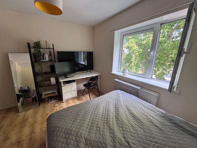 Room Queensbridge Road in Greater London