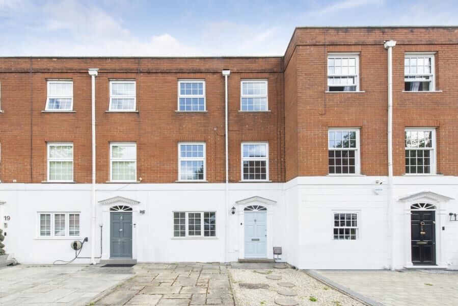 House Great North Road in Greater London