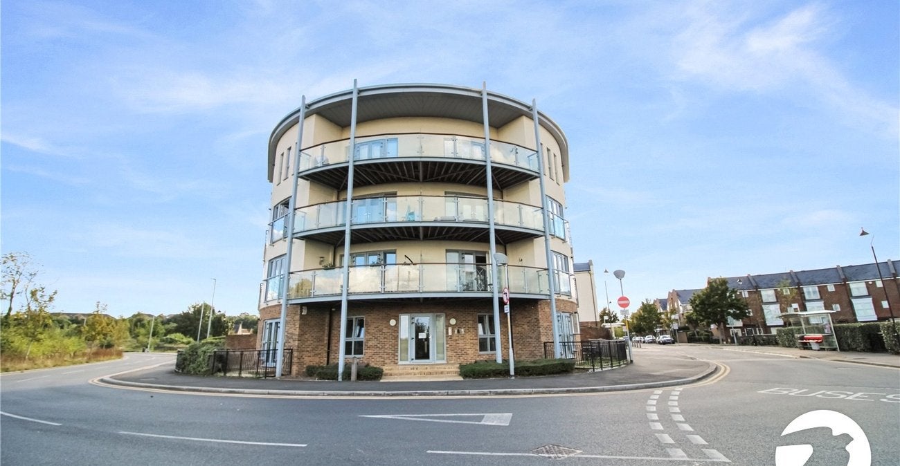 Flat Ingress Park Avenue in Dartford