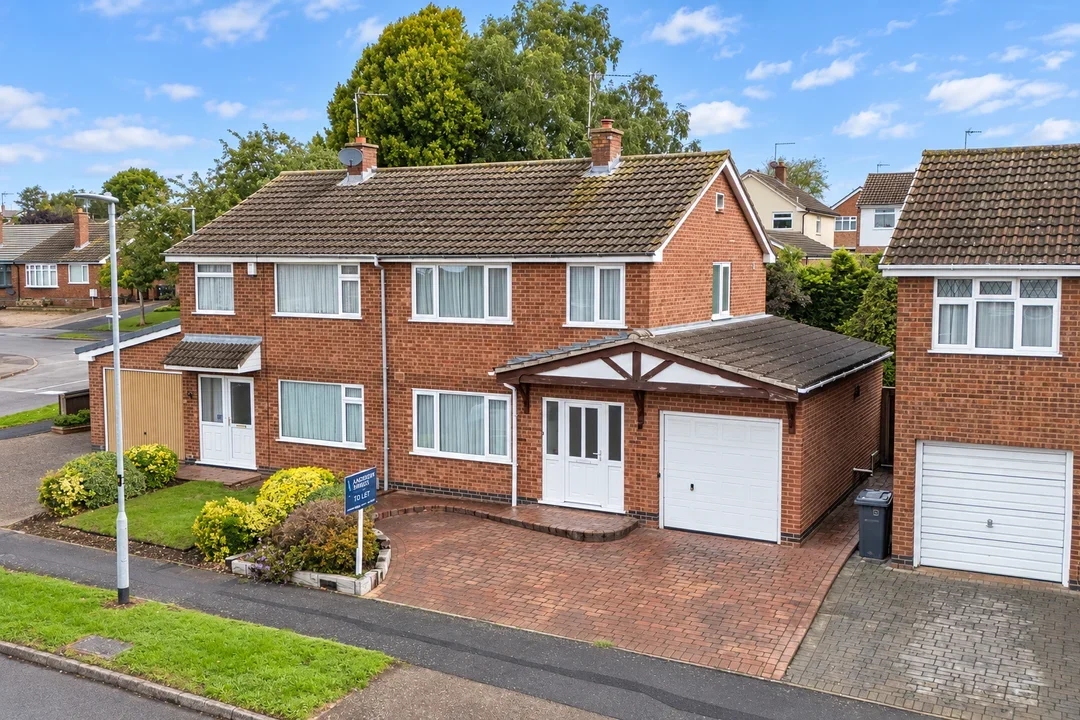 House Cardinal Close in Hinckley and Bosworth