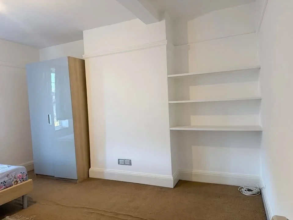 Room Barking Road in Greater London