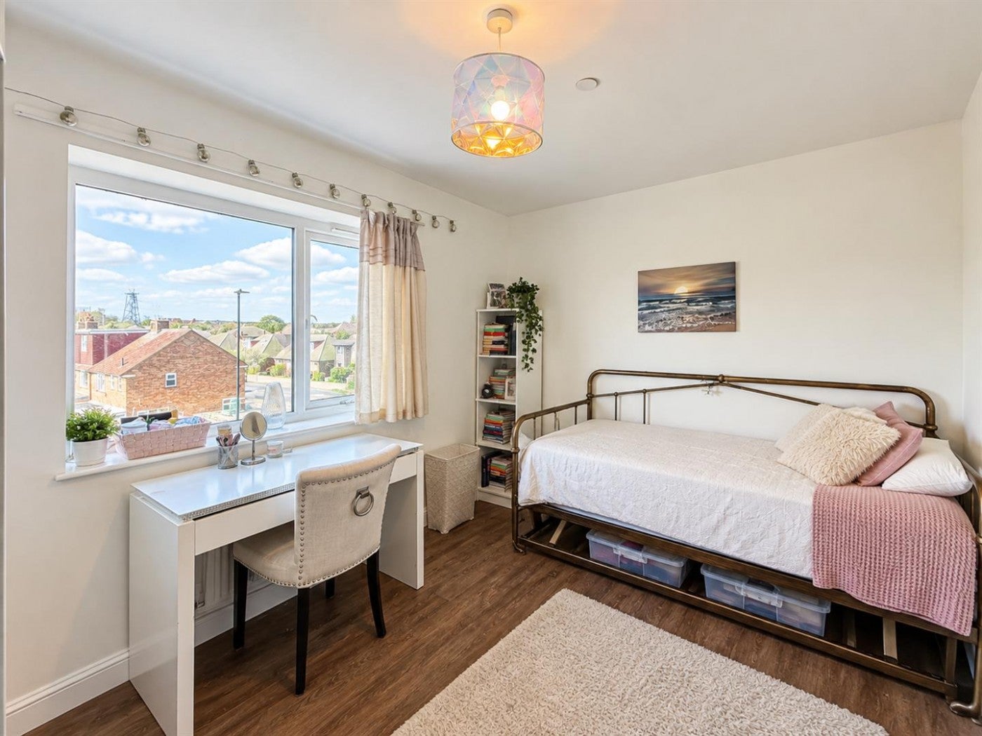 Flat Hatton Road in Greater London