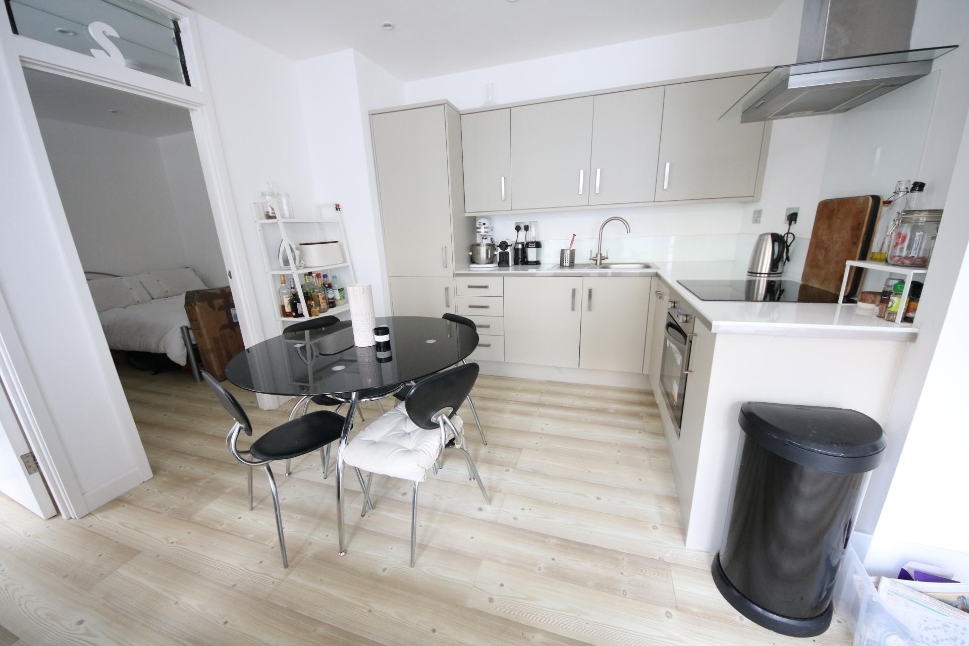Flat Mowlem Street in Greater London