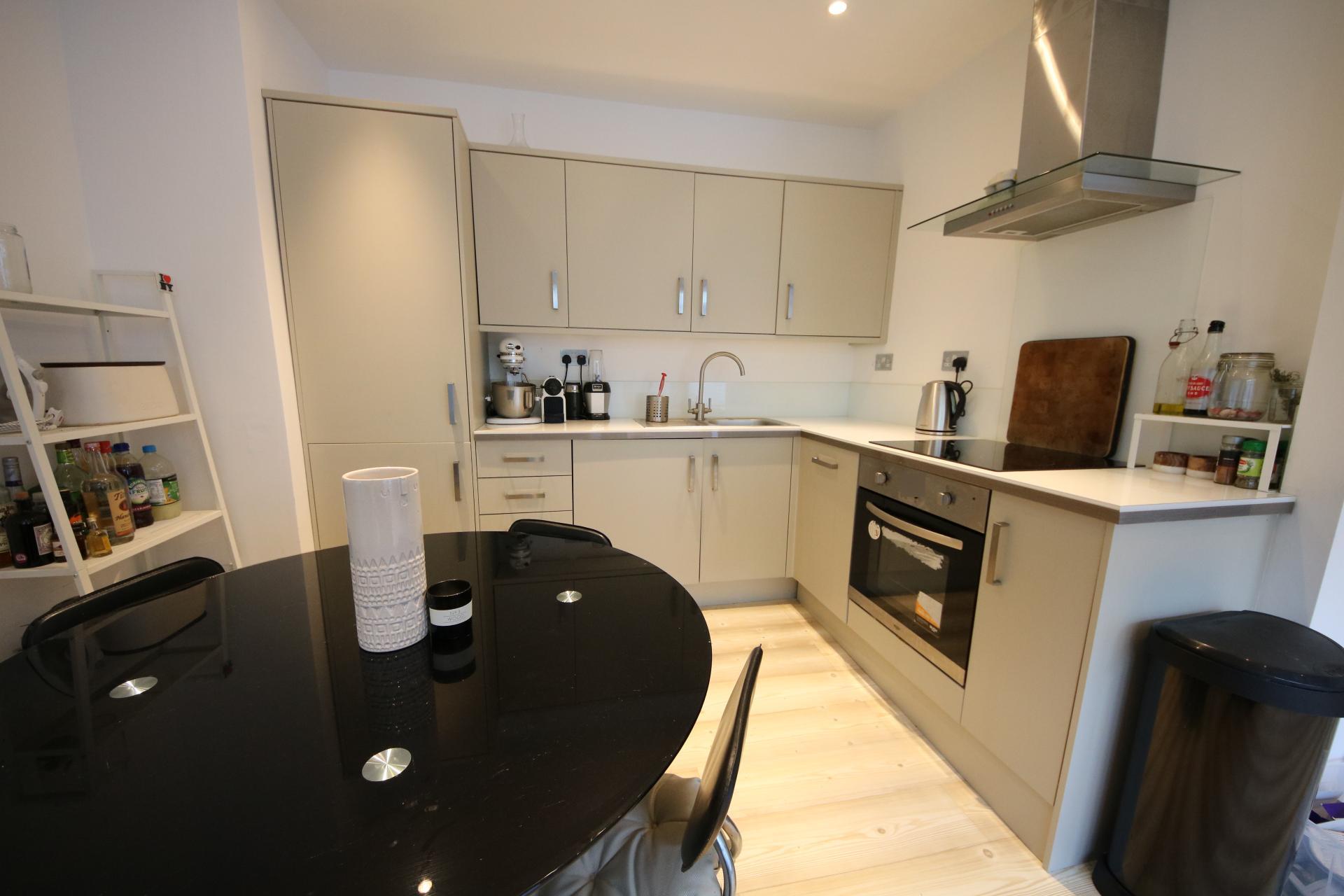 Flat Mowlem Street in Greater London