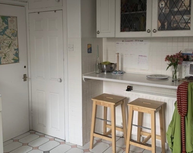 Room Manor Grove in Greater London