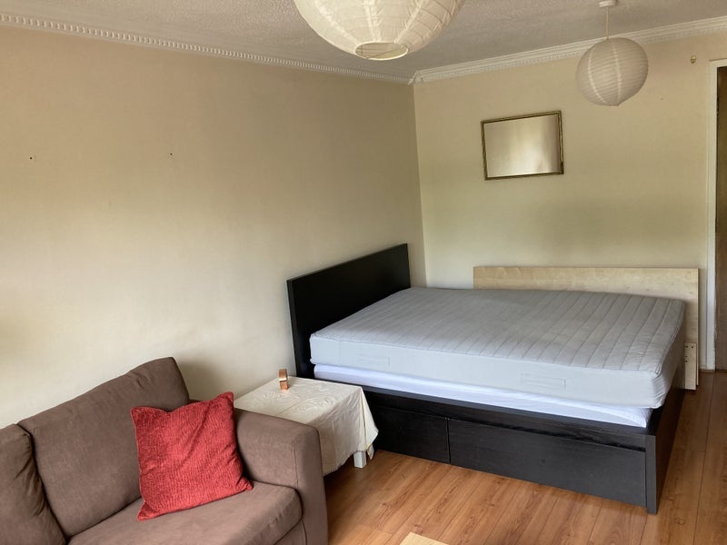 Room Buccleuch Street in Glasgow