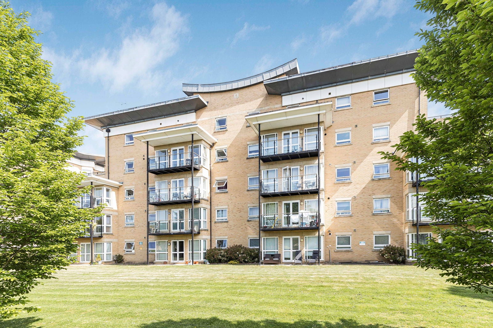 Flat Sparkes Close in Greater London