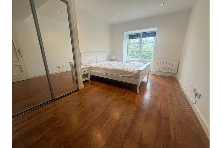 Flat Commercial Quay in City of Edinburgh