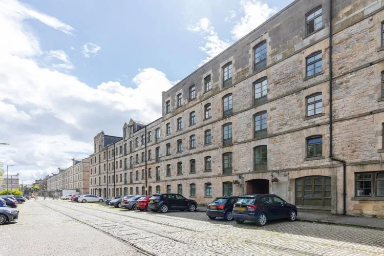 Flat Commercial Quay in City of Edinburgh