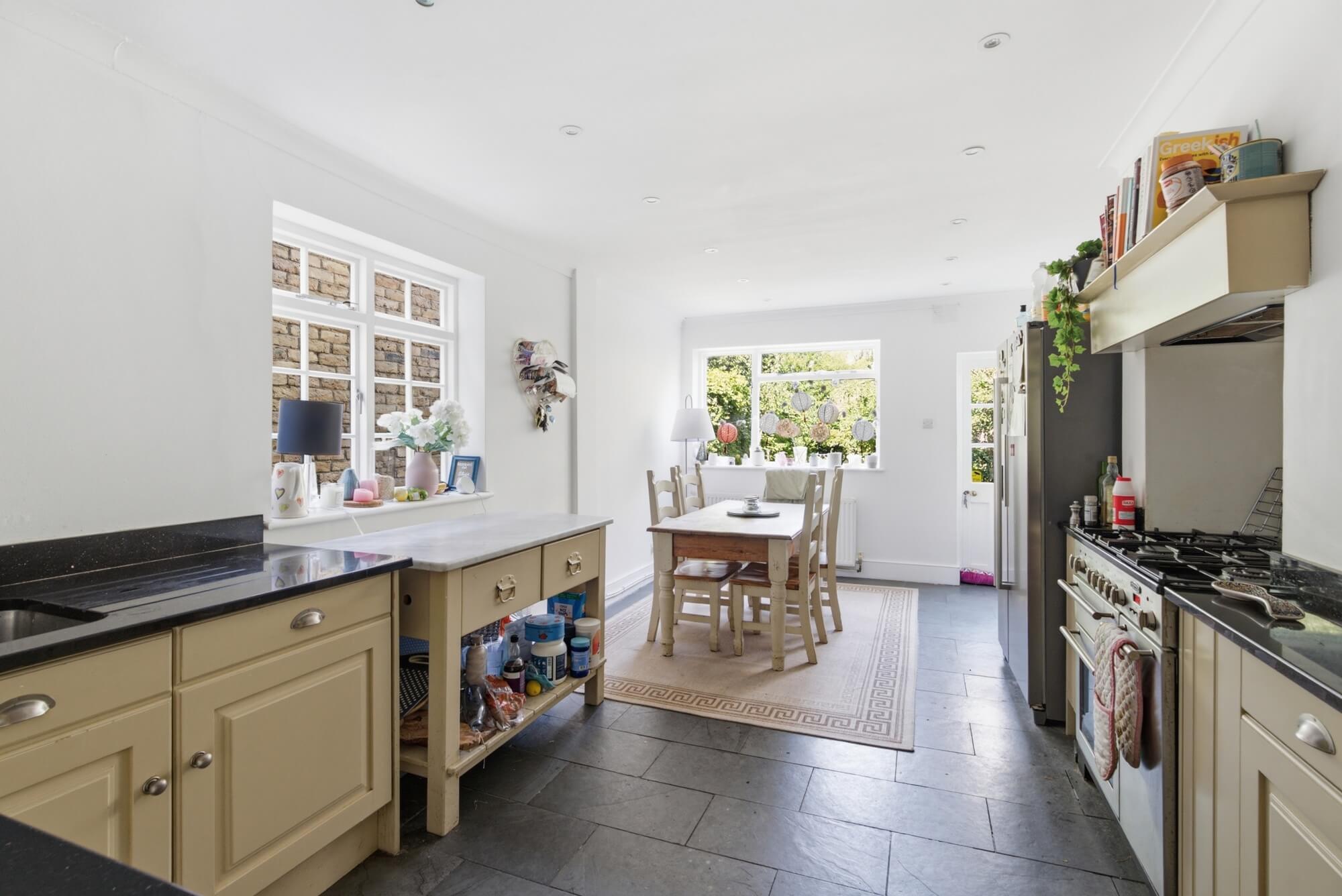 House Narbonne Avenue in Greater London