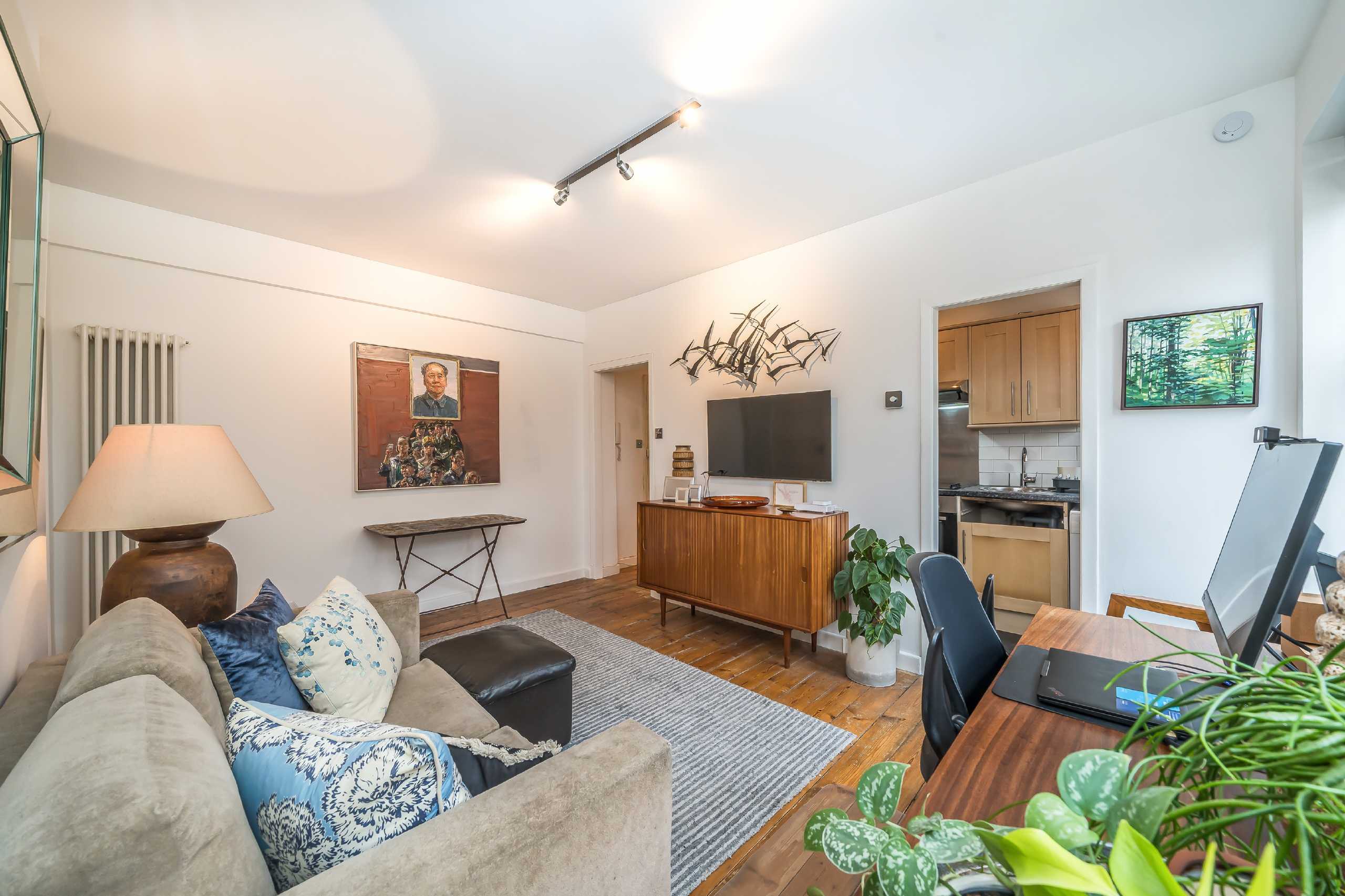 Flat Sudbourne Road in Greater London
