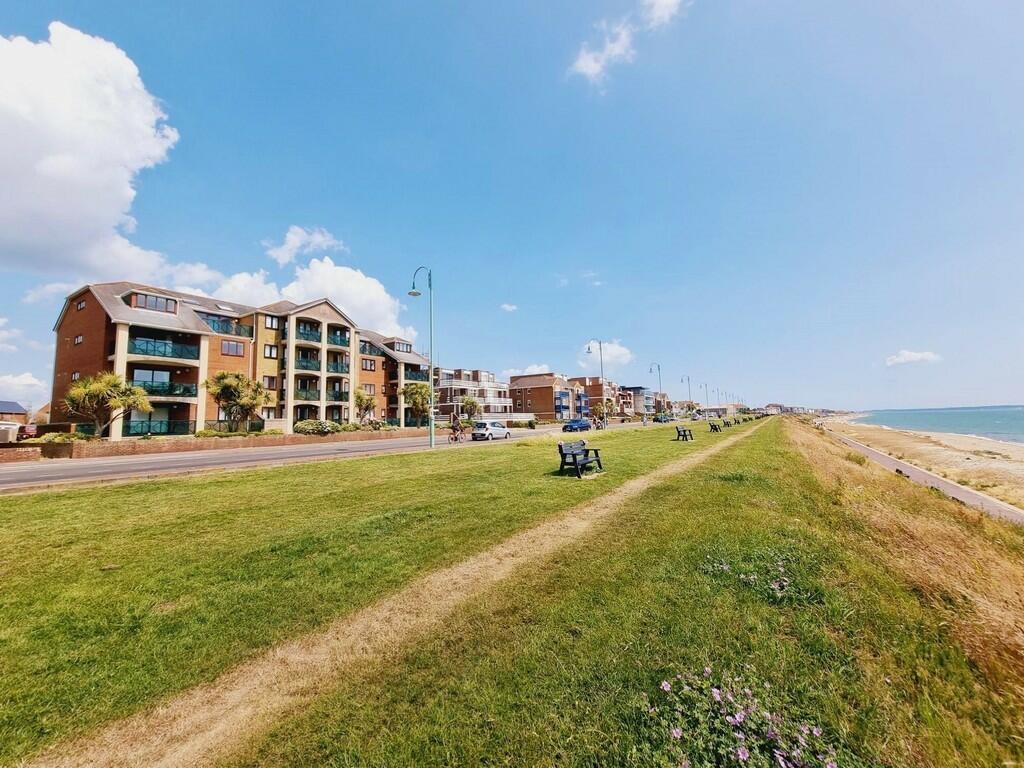 Flat Marine Parade West in Lee-on-the-Solent
