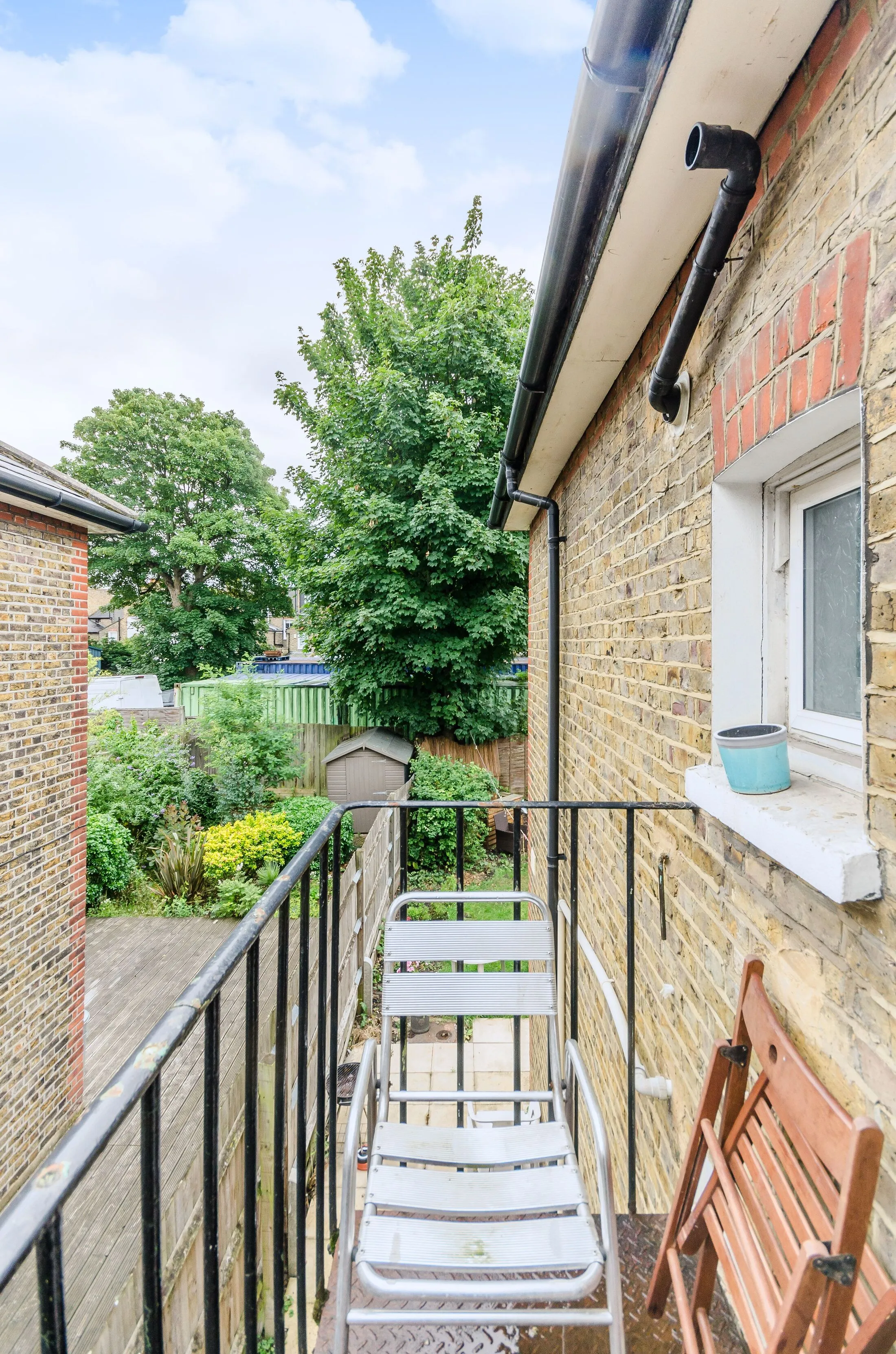 Flat Weir Road in Greater London