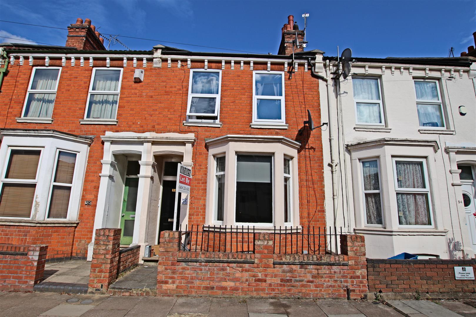 Room Lutterworth Road in Northampton