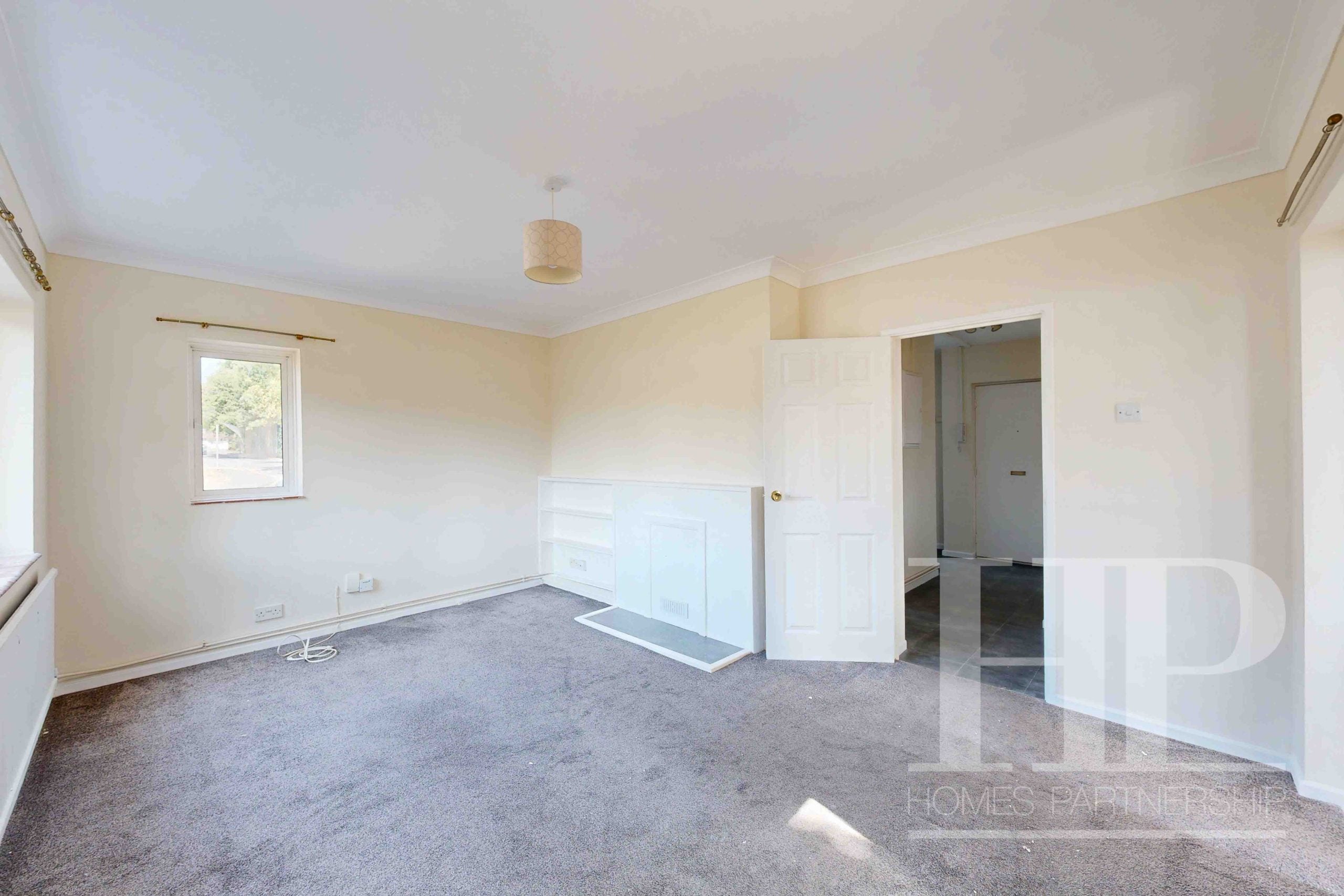 Flat Sunnymead in Crawley