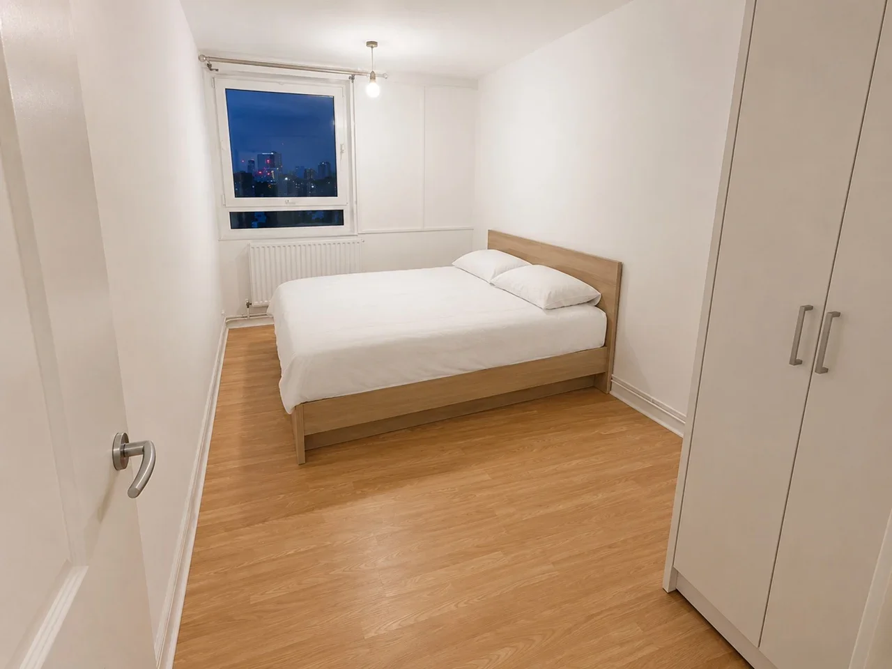 Flat Westferry Road in Greater London