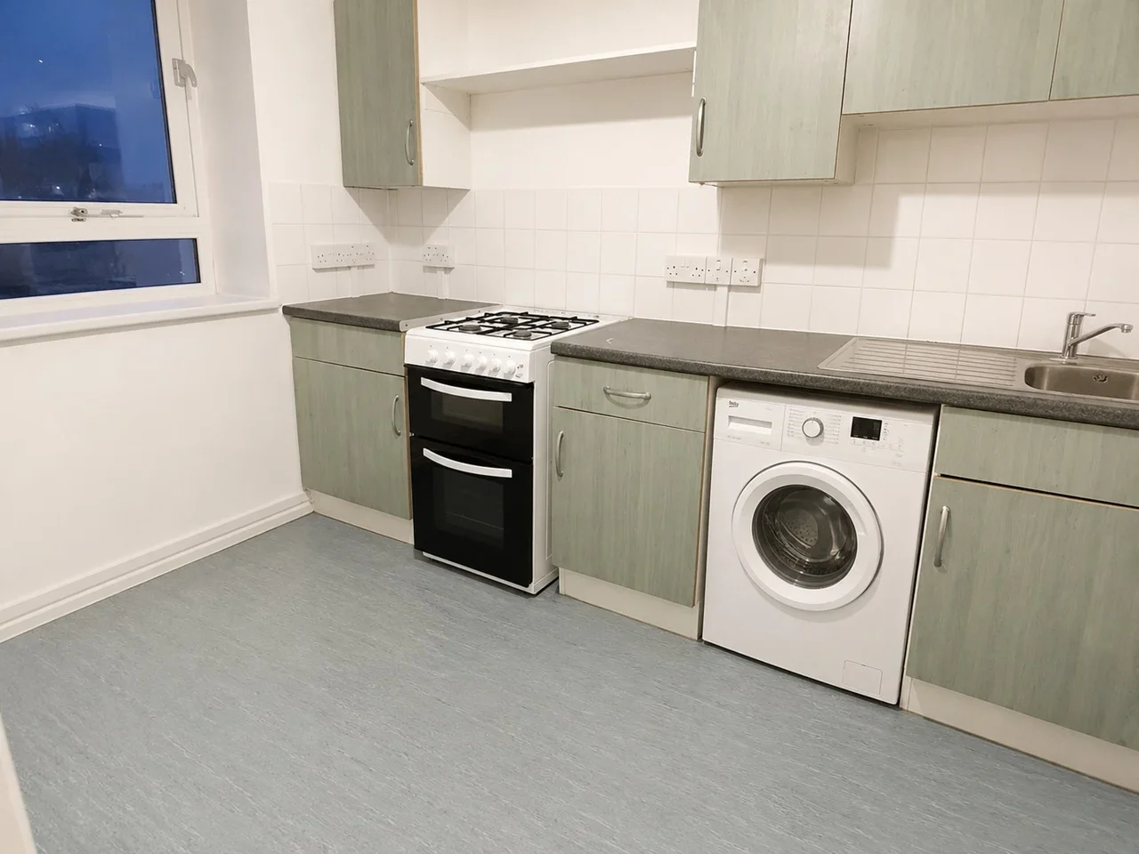 Flat Westferry Road in Greater London
