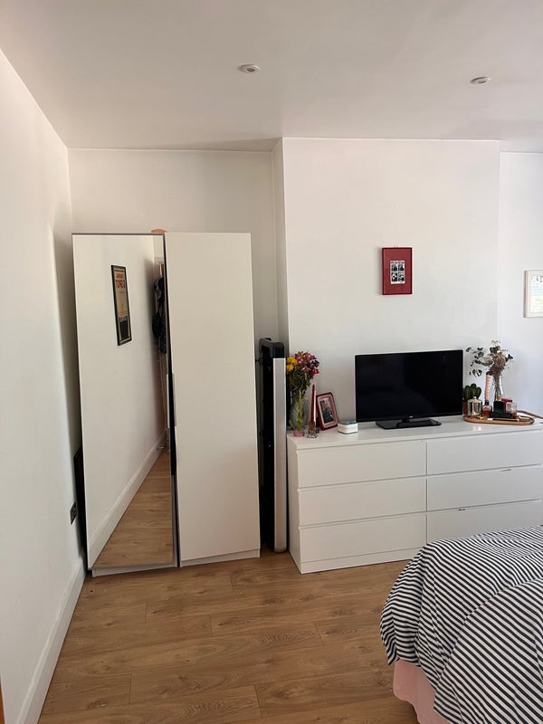 Room Biddestone Road in Greater London