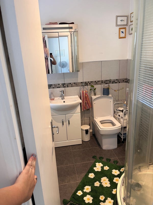 Room Biddestone Road in Greater London