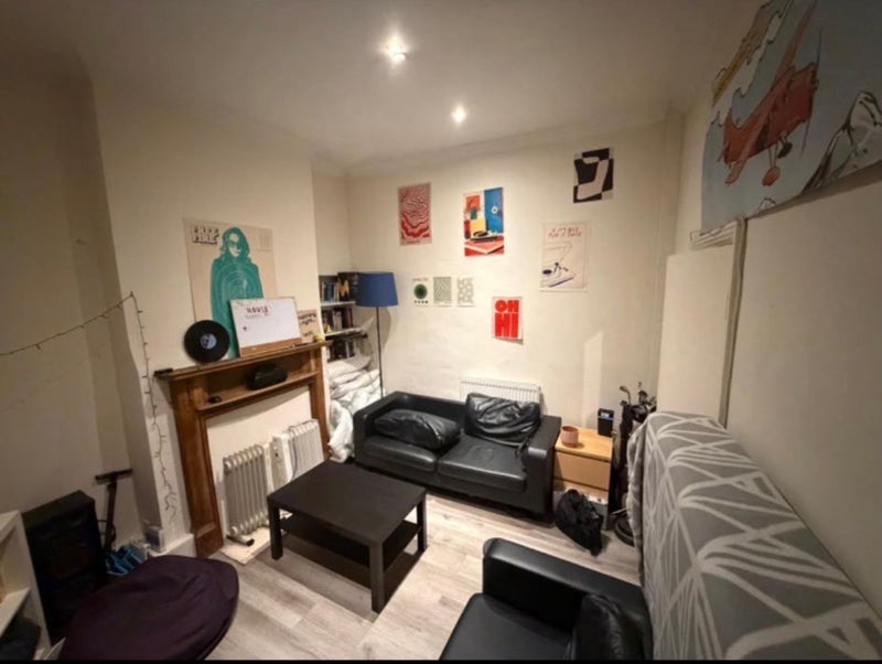 Room Latchmere Road in Greater London