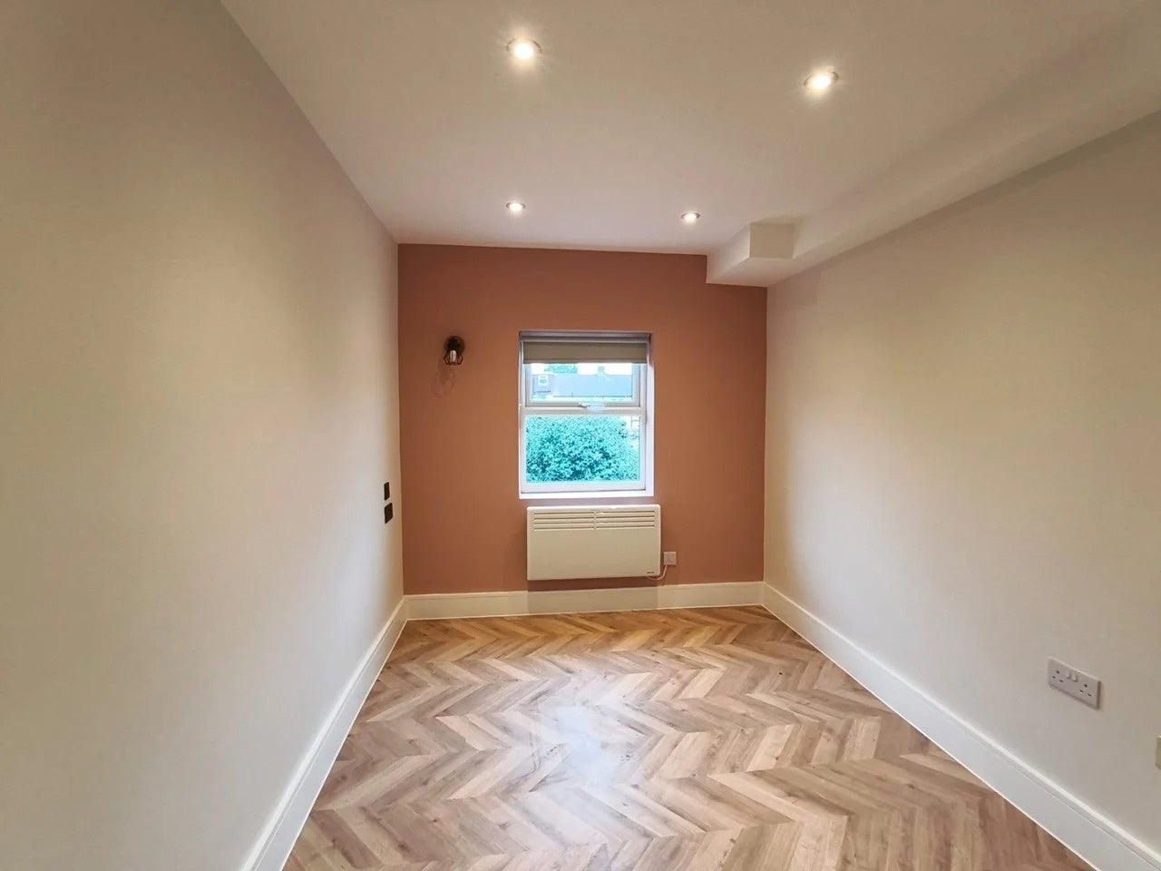 Flat Clive Road in Greater London