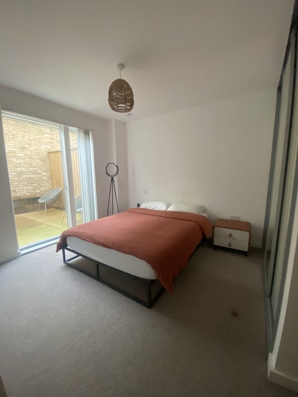 Flat Ellingfort Road in Greater London