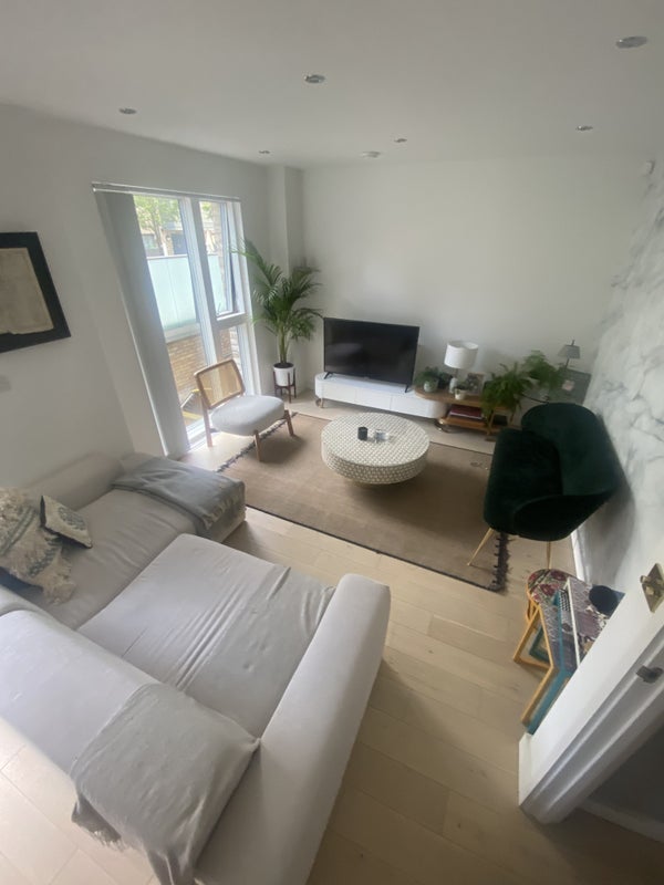 Flat Ellingfort Road in Greater London