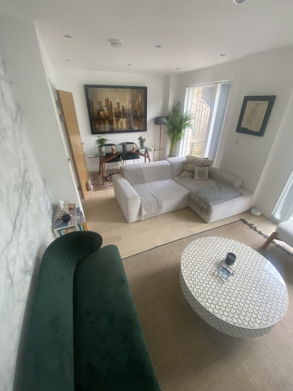 Flat Ellingfort Road in Greater London