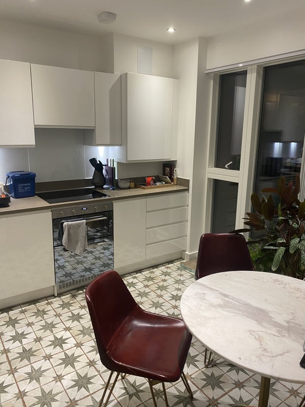 Flat Ellingfort Road in Greater London
