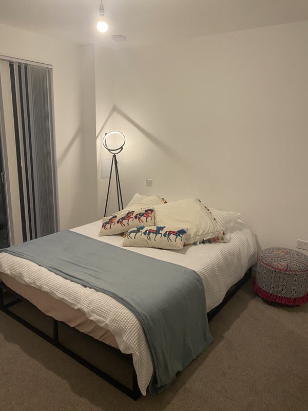 Flat Ellingfort Road in Greater London